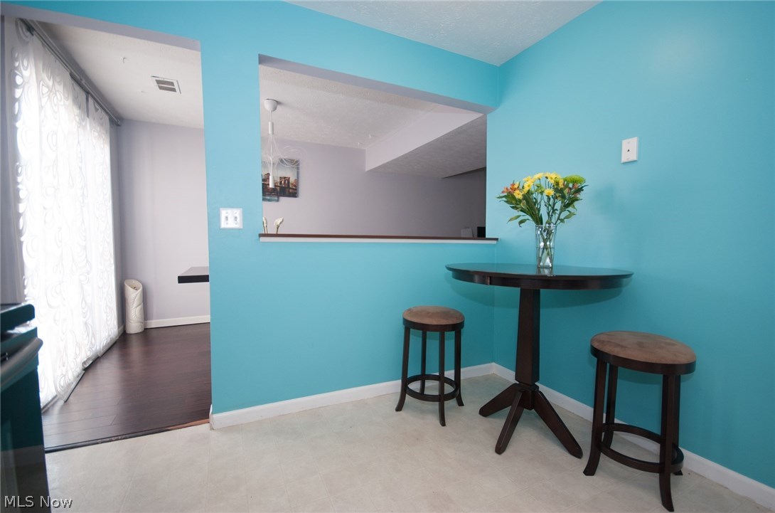 Oxford Heights Condos Ph 04 - Residential