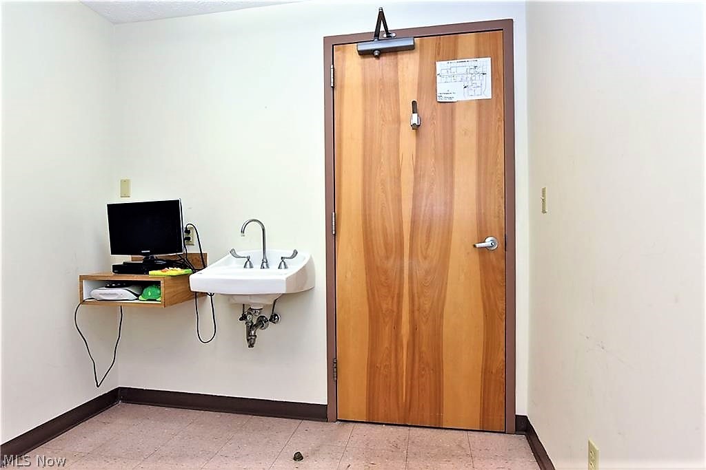 Canton - Commercial Sale