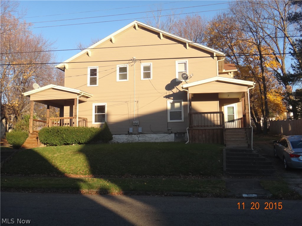 Let your renters make your mortgage payment!!! Great SIDE X SIDE duplex. All separate utilities. 3 BR, dining room, living room, bath, 1st floor laundry and full basement each side. Beautiful "L" shaped front porch on each side. Rent is $750. per month plus utilities. In November 2012: new vinyl siding, all new windows, new furnaces and central air units. Updated kitchens and baths. Owner/Agent
REAL MONEY MAKER for either Landlord or Owner occupant!!!!