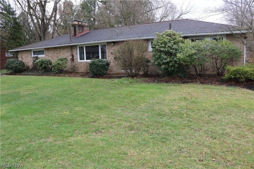 Photo of 3788 Carl Street NW, Uniontown, OH 44685 (MLS # 5192926)