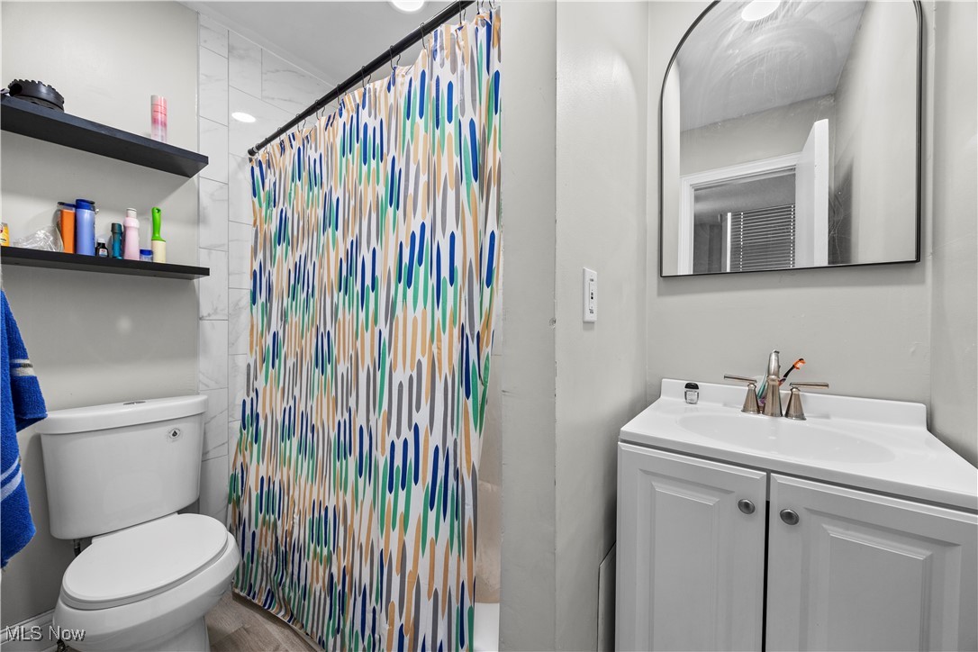 Lorain, Ohio 44052, United States, 5 Bedrooms Bedrooms, ,5 BathroomsBathrooms,Residential,Active,250475