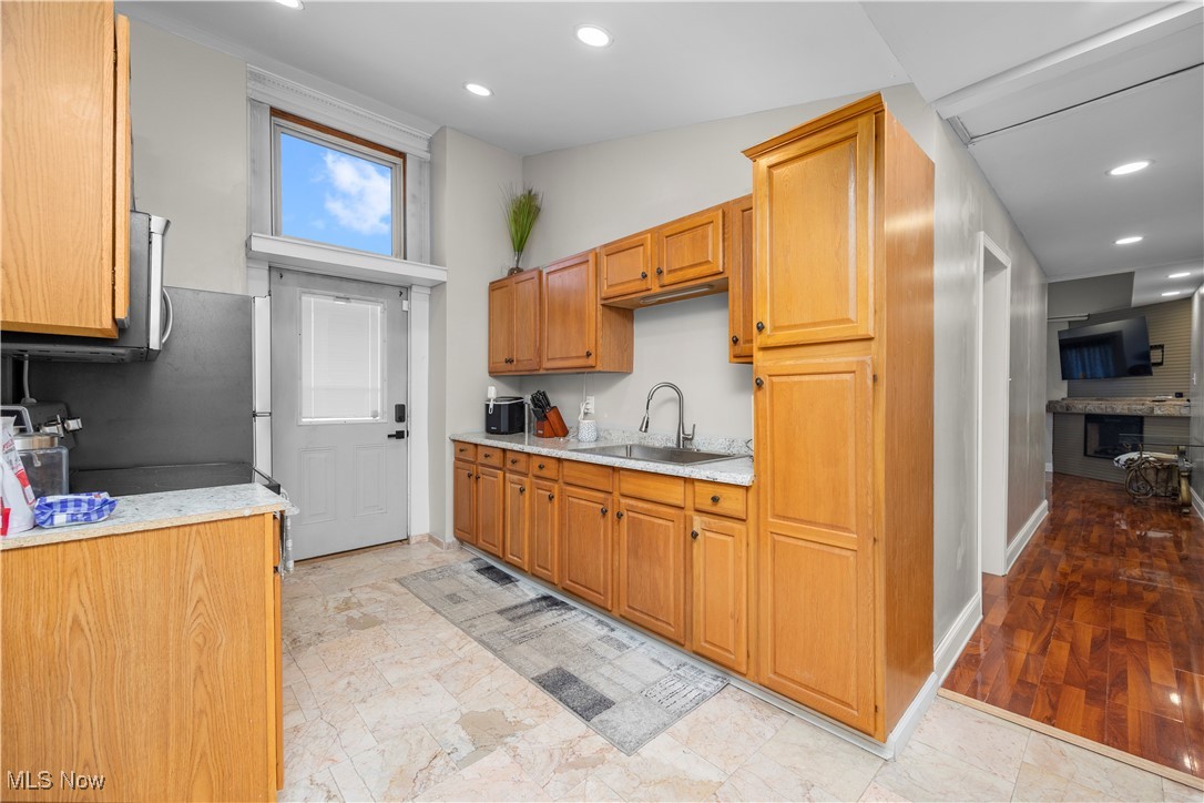 Lorain, Ohio 44052, United States, 5 Bedrooms Bedrooms, ,5 BathroomsBathrooms,Residential,Active,250475