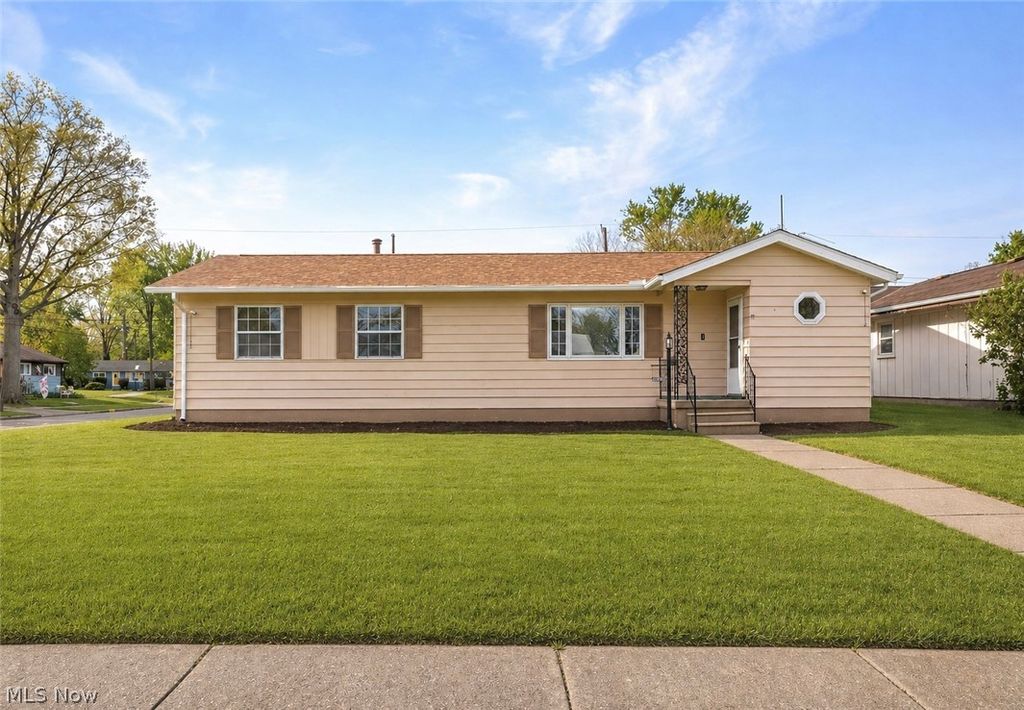 Photo of 2456 Jackson Street, Lorain, OH 44052 (MLS # 5205124)