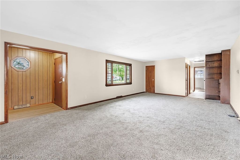Photo of 2456 Jackson Street, Lorain, OH 44052 (MLS # 5205124)
