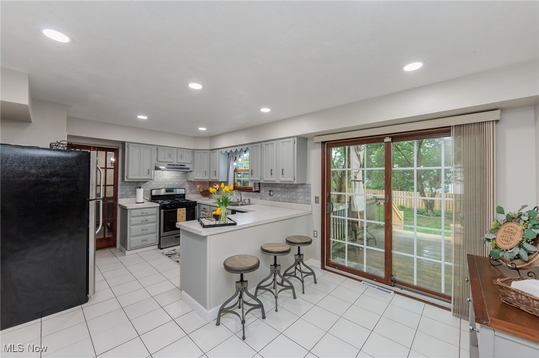 16984 Bear Creek Lane, Strongsville, Ohio image 8