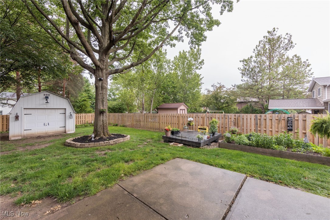 16984 Bear Creek Lane, Strongsville, Ohio image 45