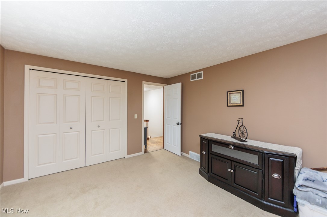 16984 Bear Creek Lane, Strongsville, Ohio image 28