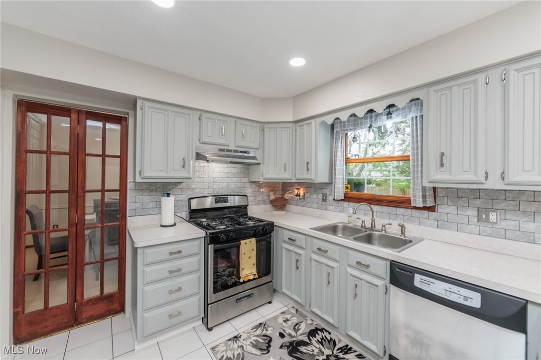 16984 Bear Creek Lane, Strongsville, Ohio image 10