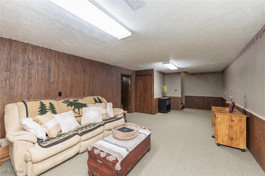 16984 Bear Creek Lane, Strongsville, Ohio image 39