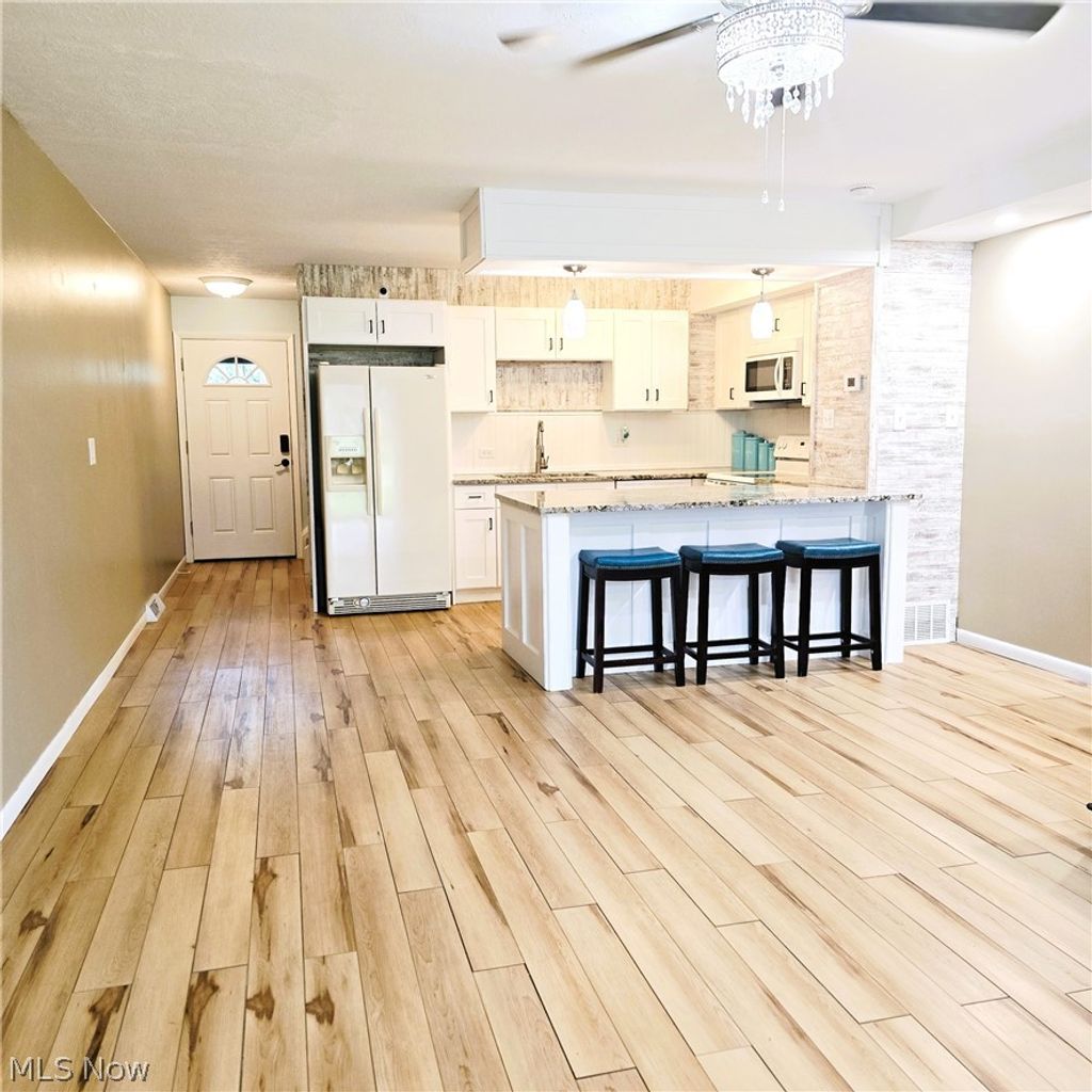 Photo of 67 Landings Way, Avon Lake, OH 44012 (MLS # 5202046)