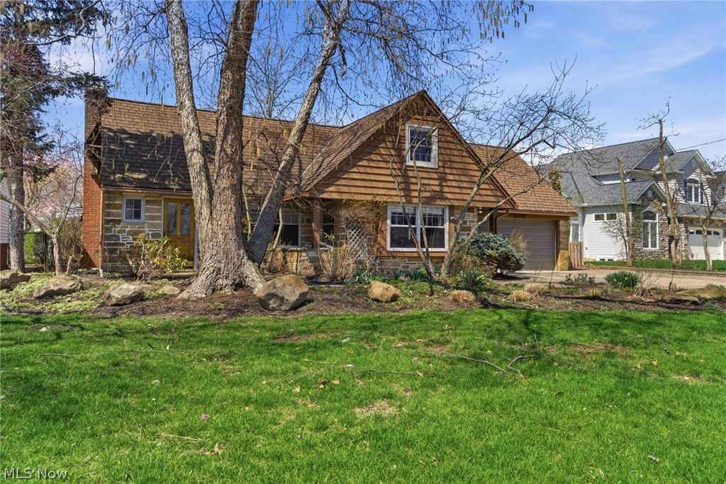 Photo of 29319 Cresthaven Drive, Willowick, OH 44095 (MLS # 5199697)