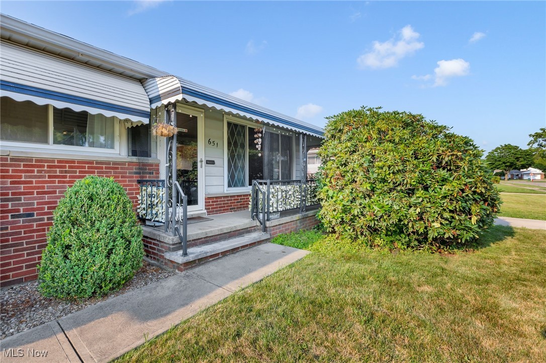 651 E Meadowlawn Boulevard