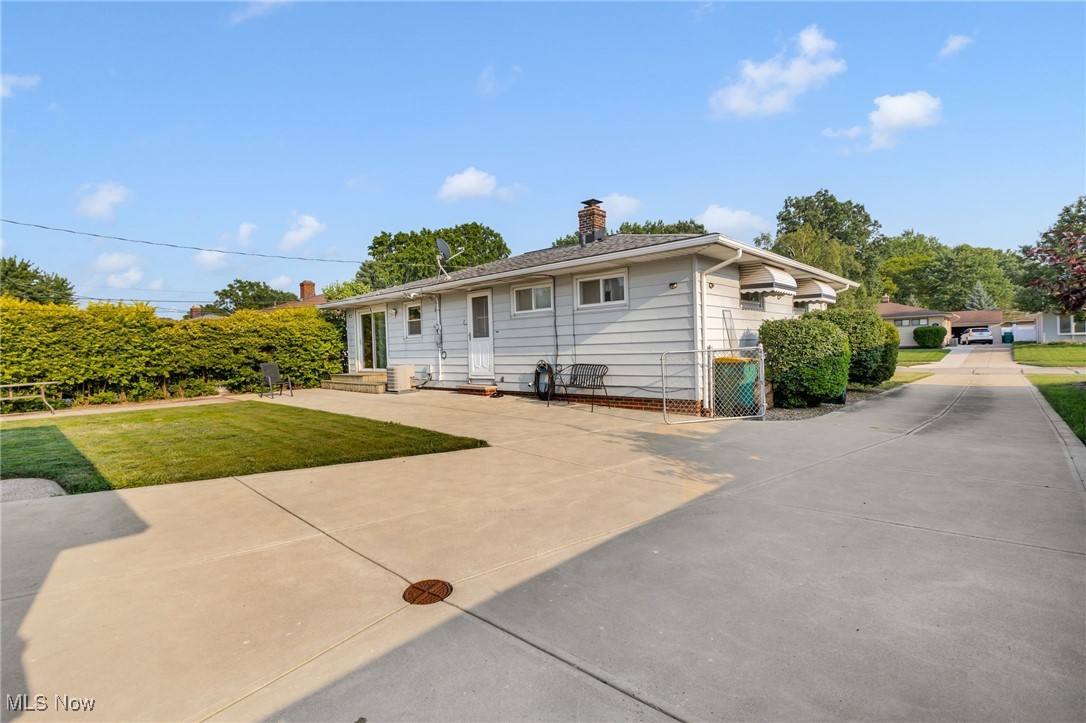 651 E Meadowlawn Boulevard