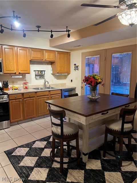 Tiny photo for 705 Lakeview Dr, Cortland, OH 44410 (MLS # 5190943)