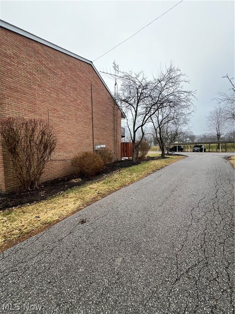Tiny photo for 705 Lakeview Dr, Cortland, OH 44410 (MLS # 5190943)