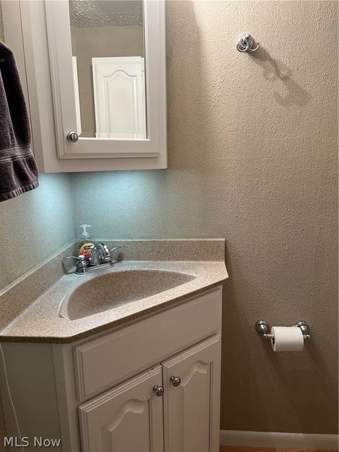 Tiny photo for 705 Lakeview Dr, Cortland, OH 44410 (MLS # 5190943)