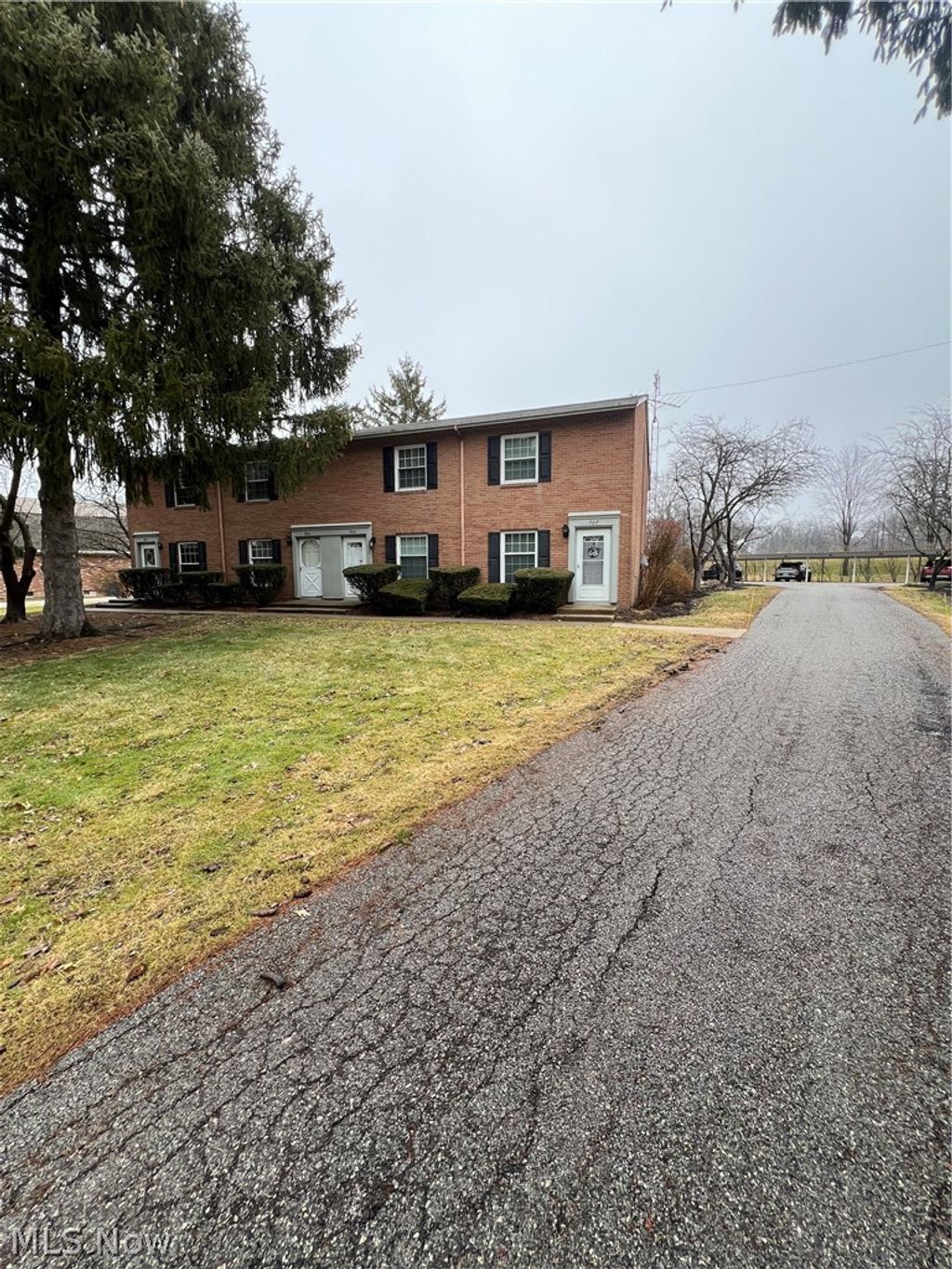 Photo of 705 Lakeview Dr, Cortland, OH 44410 (MLS # 5190943)