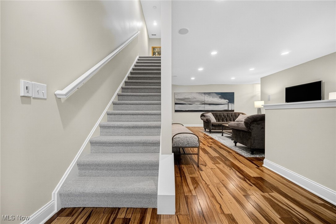 Rocky River, Ohio 44116, United States, 3 Bedrooms Bedrooms, ,4 BathroomsBathrooms,Residential,Pending,204594