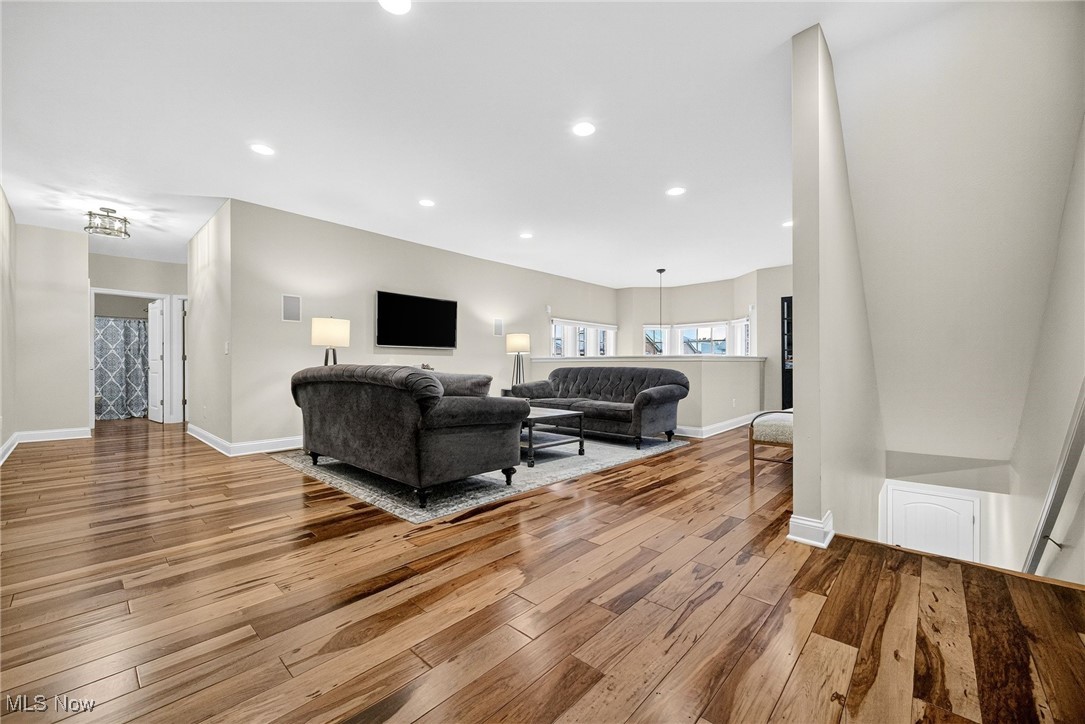 Rocky River, Ohio 44116, United States, 3 Bedrooms Bedrooms, ,4 BathroomsBathrooms,Residential,Pending,204594