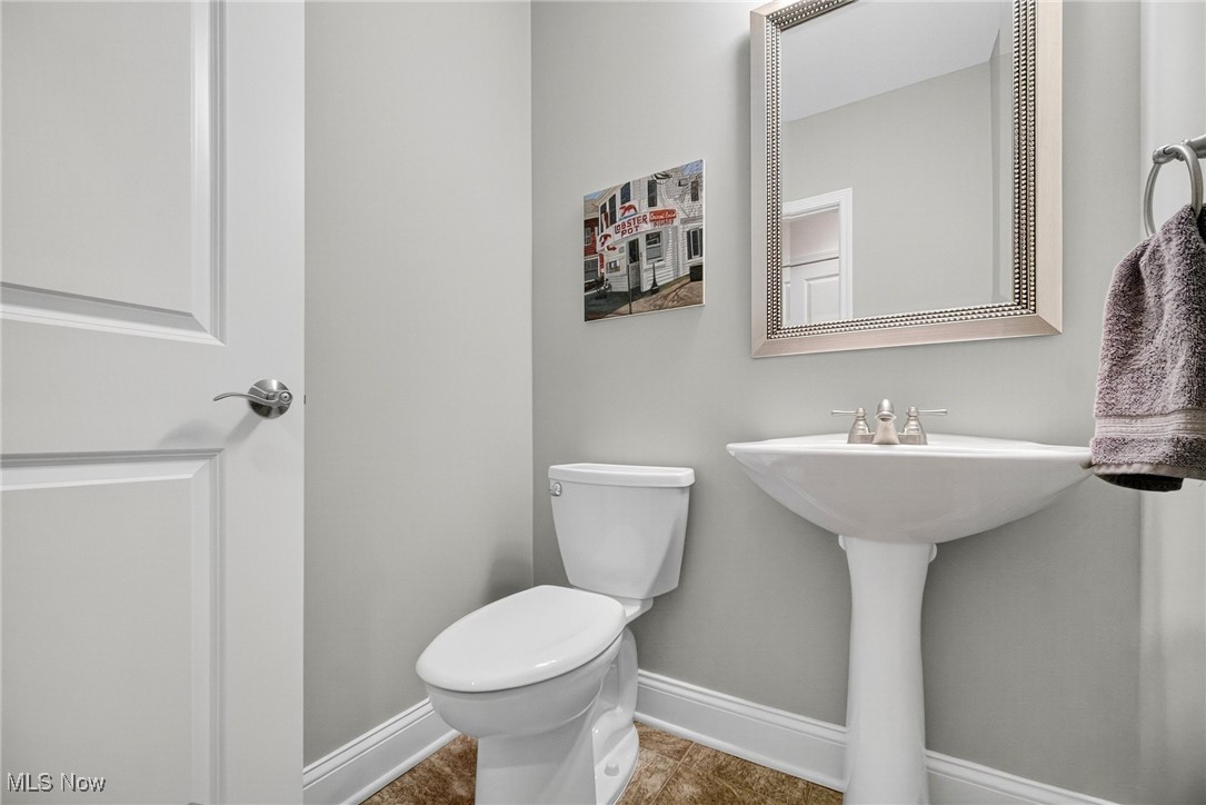 Rocky River, Ohio 44116, United States, 3 Bedrooms Bedrooms, ,4 BathroomsBathrooms,Residential,Pending,204594