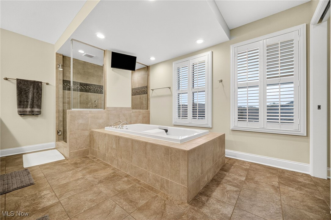 Rocky River, Ohio 44116, United States, 3 Bedrooms Bedrooms, ,4 BathroomsBathrooms,Residential,Pending,204594