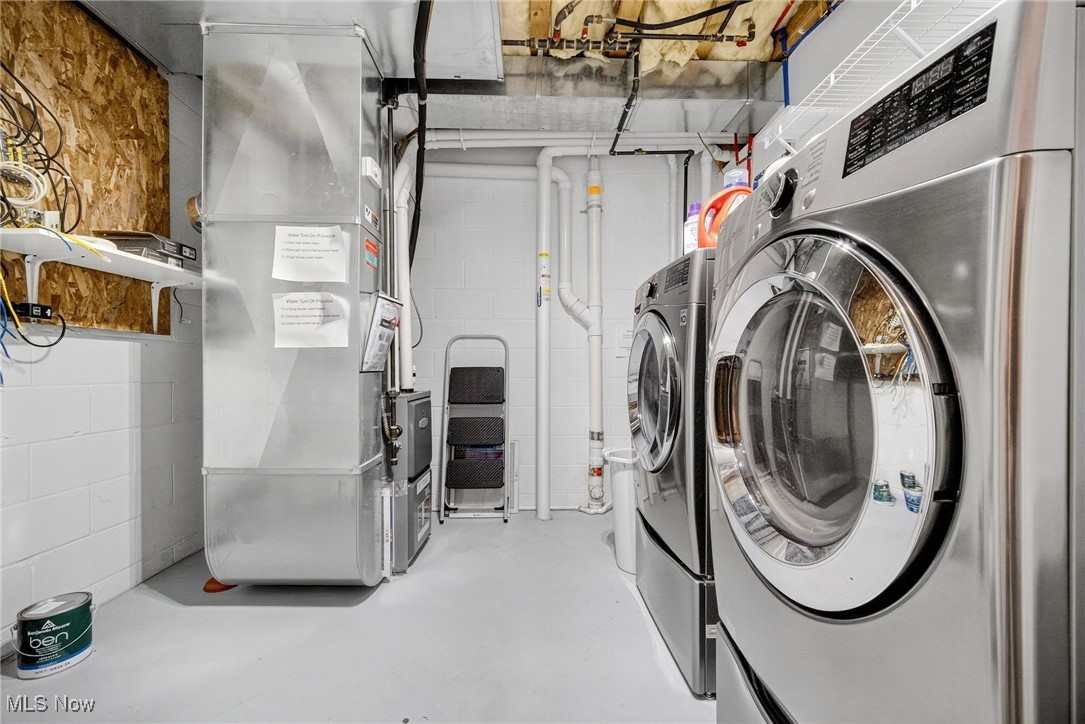 Rocky River, Ohio 44116, United States, 3 Bedrooms Bedrooms, ,4 BathroomsBathrooms,Residential,Pending,204594