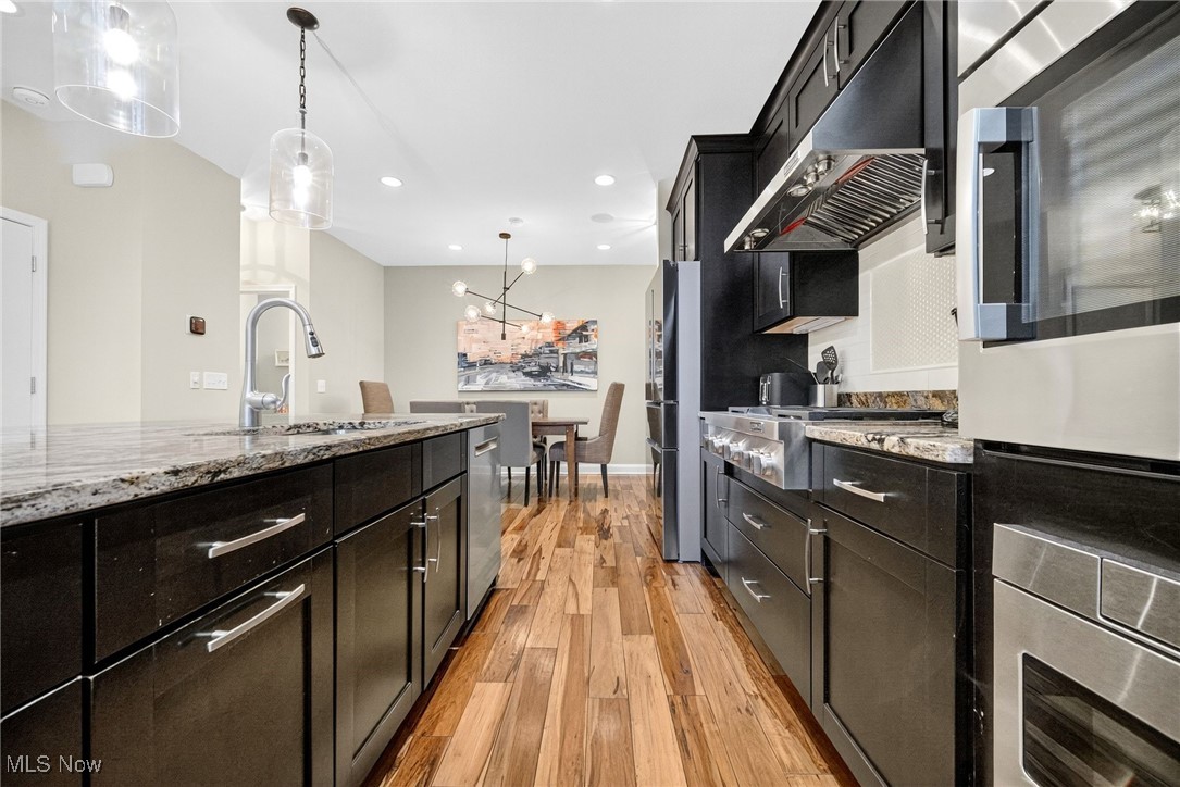 Rocky River, Ohio 44116, United States, 3 Bedrooms Bedrooms, ,4 BathroomsBathrooms,Residential,Pending,204594