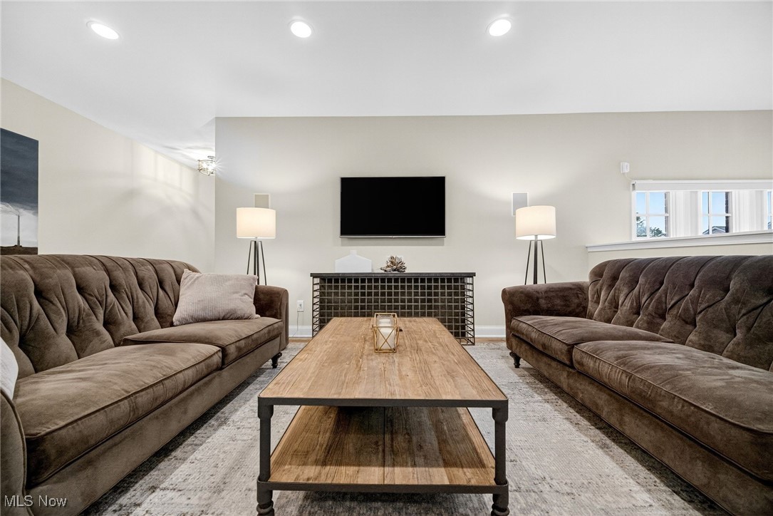 Rocky River, Ohio 44116, United States, 3 Bedrooms Bedrooms, ,4 BathroomsBathrooms,Residential,Pending,204594