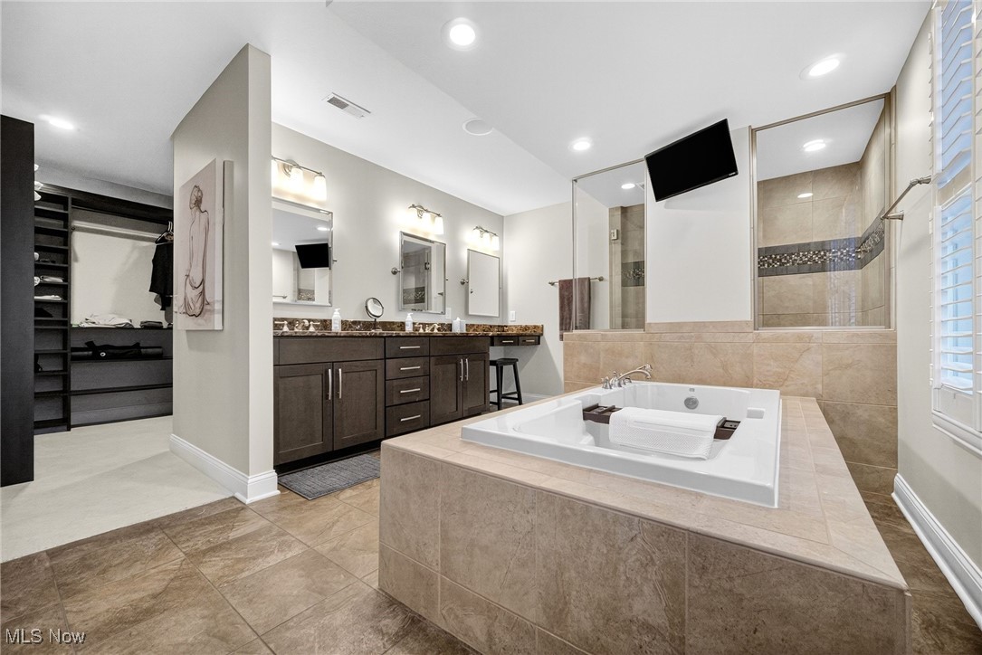 Rocky River, Ohio 44116, United States, 3 Bedrooms Bedrooms, ,4 BathroomsBathrooms,Residential,Pending,204594