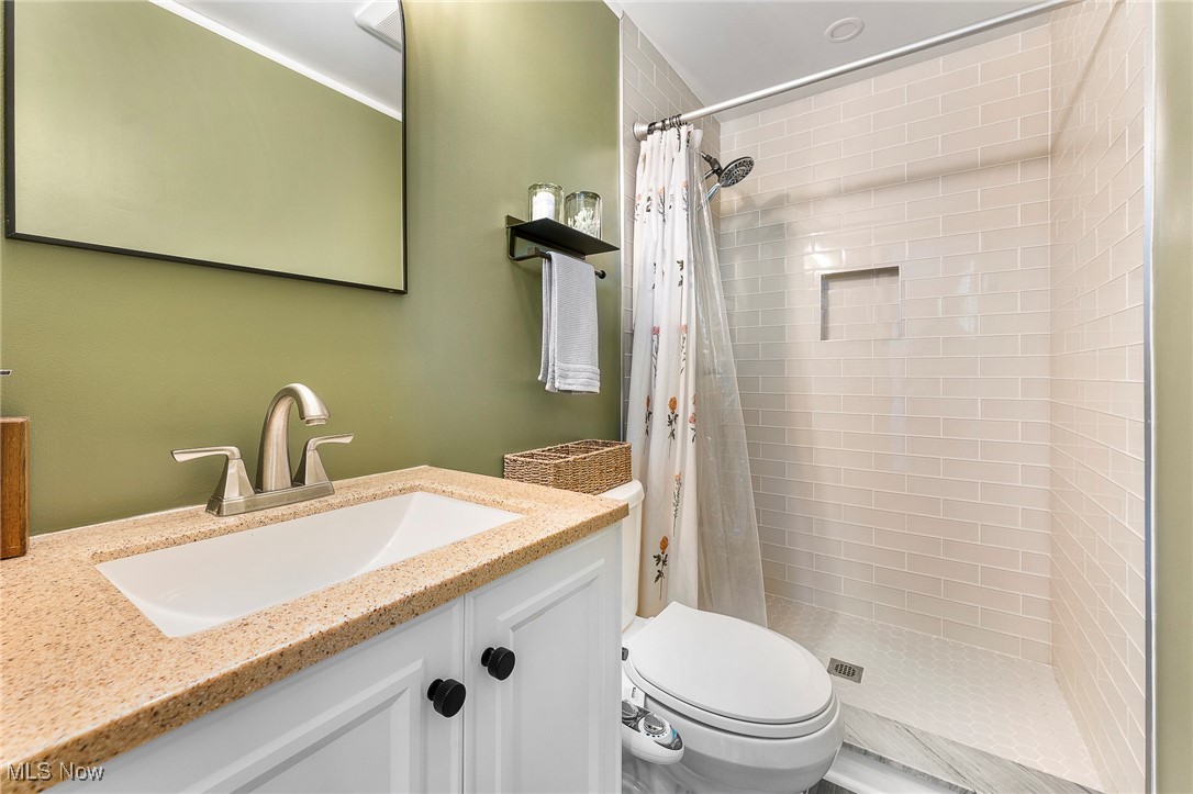 5485 Diana Lynn Drive, Stow, Ohio image 21