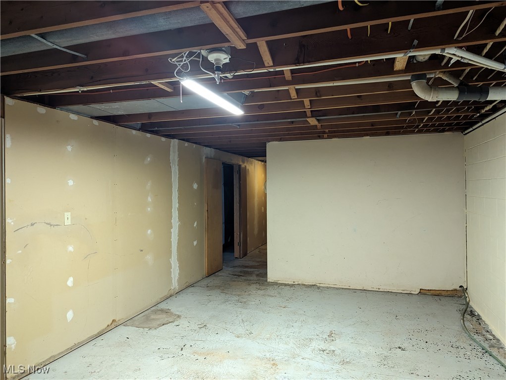 14864 Hayes Road, Middlefield, Ohio image 38