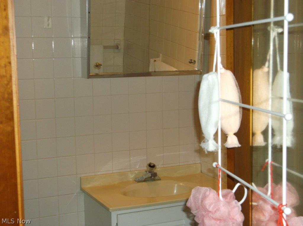 J & R Bldg Co - Residential