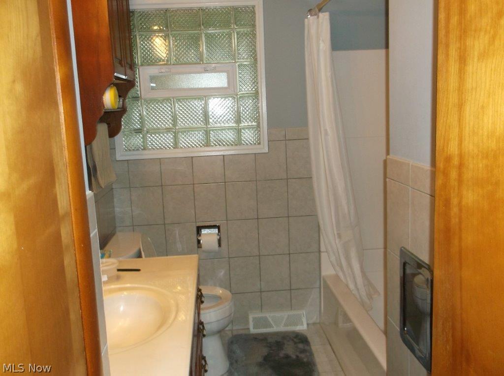 J & R Bldg Co - Residential