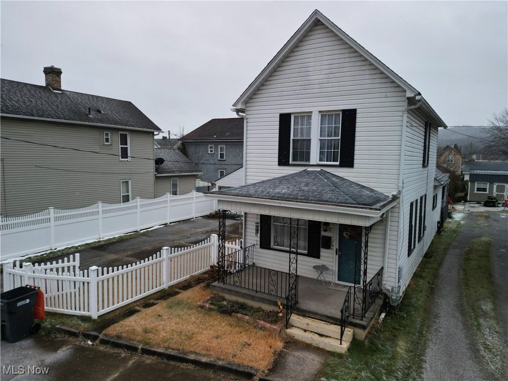 Photo of 408 15 Street, Wellsville, OH 43968 (MLS # 5177750)