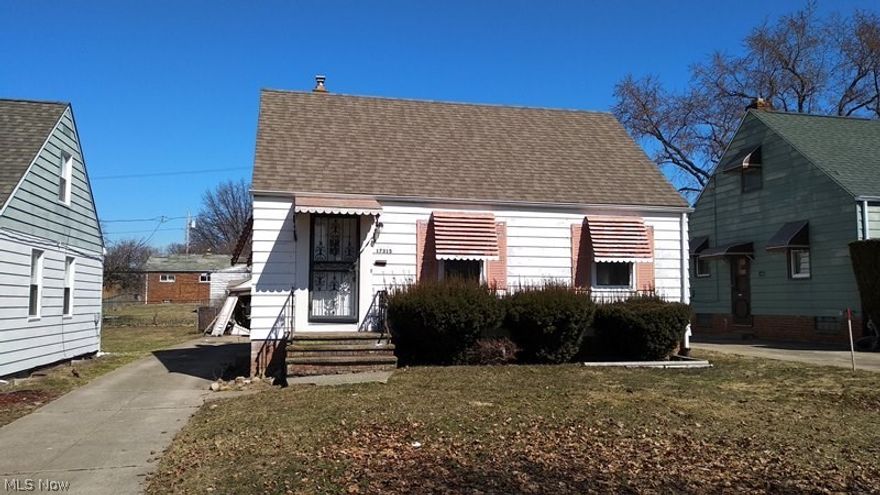 3 bedrooms and 1 bath, full basement with a ton of potential ready to be yours!  Come and make it your own today!!