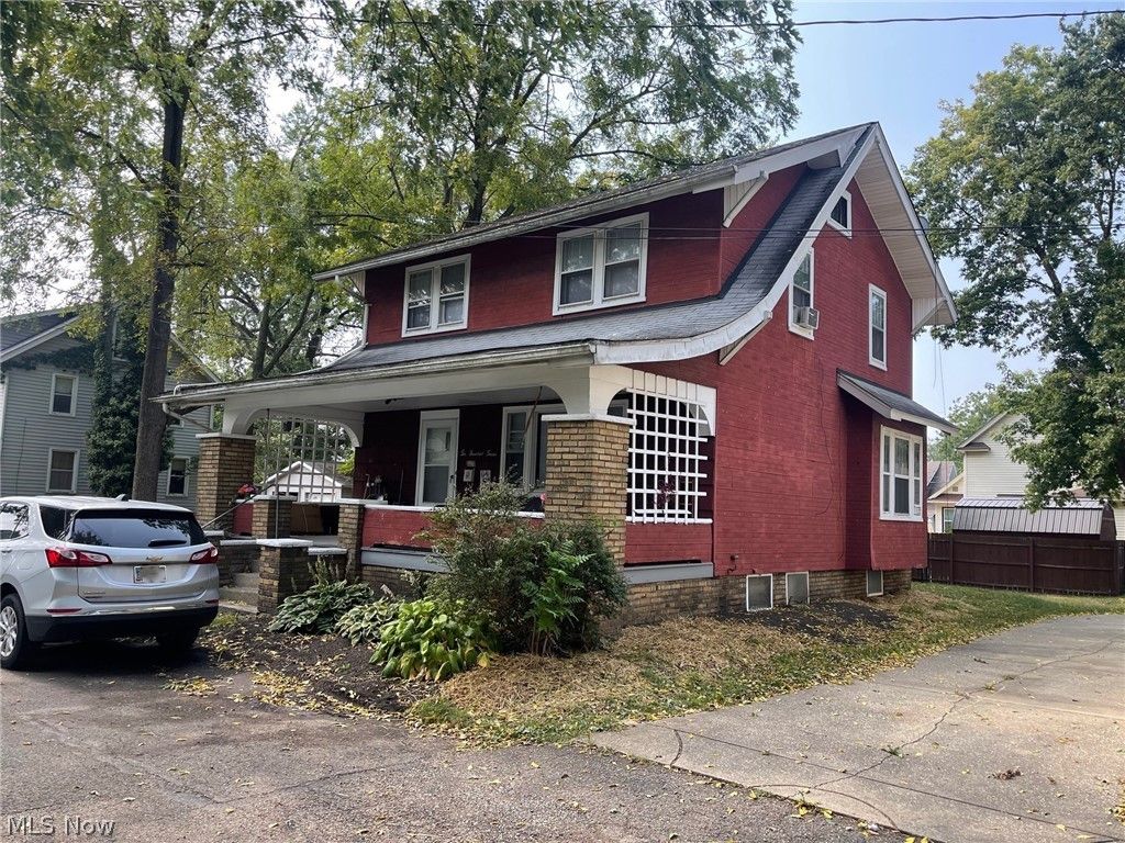 Photo of 607 Rosemont Court NW, Canton, OH 44708 (MLS # 5203483)