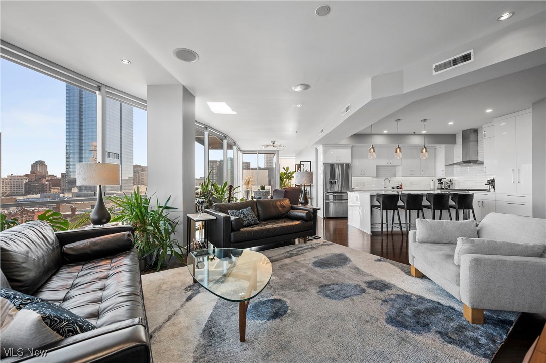 701 W Lakeside Avenue #905, Cleveland, Ohio image 3