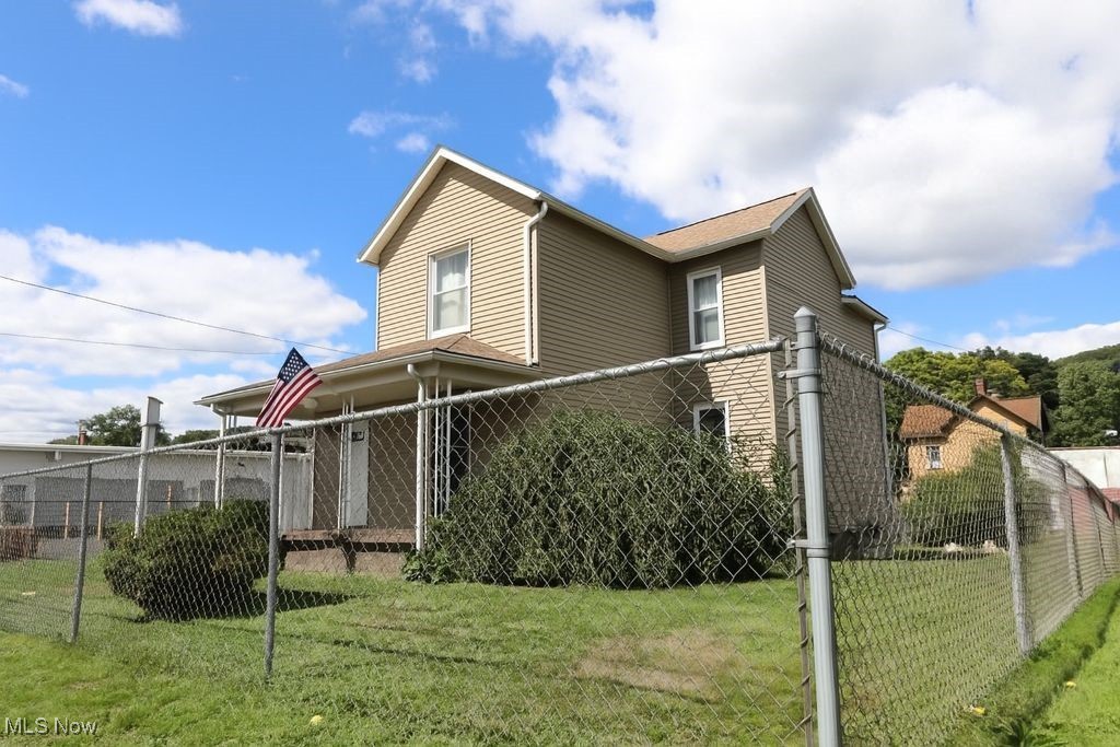 East Liverpool, Ohio 43920, United States, 4 Bedrooms Bedrooms, ,2 BathroomsBathrooms,Residential,Active,45546