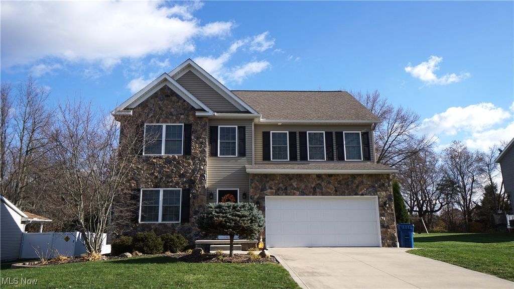 Photo of 1405 Hidden Lake Boulevard, Akron, OH 44312 (MLS # 5184845)