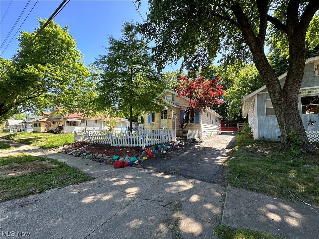 Come checkout this beautifully updated and maintained home in the Goodyear Hts. neighborhood of Akron. This ranch style 2 bedroom/1 bath property has several desirable features to be considered, including newer kitchen cabinetry, countertops, fixtures, open floor plan, enclosed patio, deck, 2 car garage, central air and more!
This property works for homebuyers and investors! Don't waste any time getting your showings of this property scheduled!