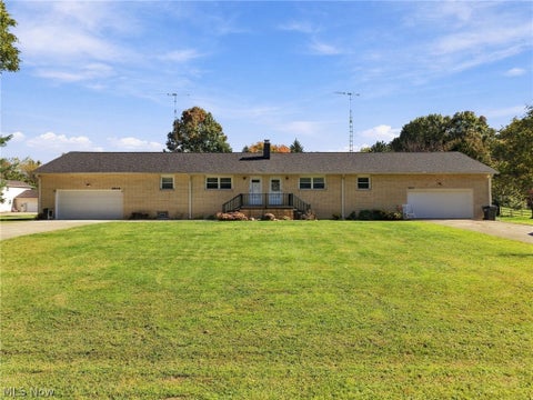 Photo of 6904 Atlantic Boulevard NE, Louisville, OH 44641 (MLS # 5255386)