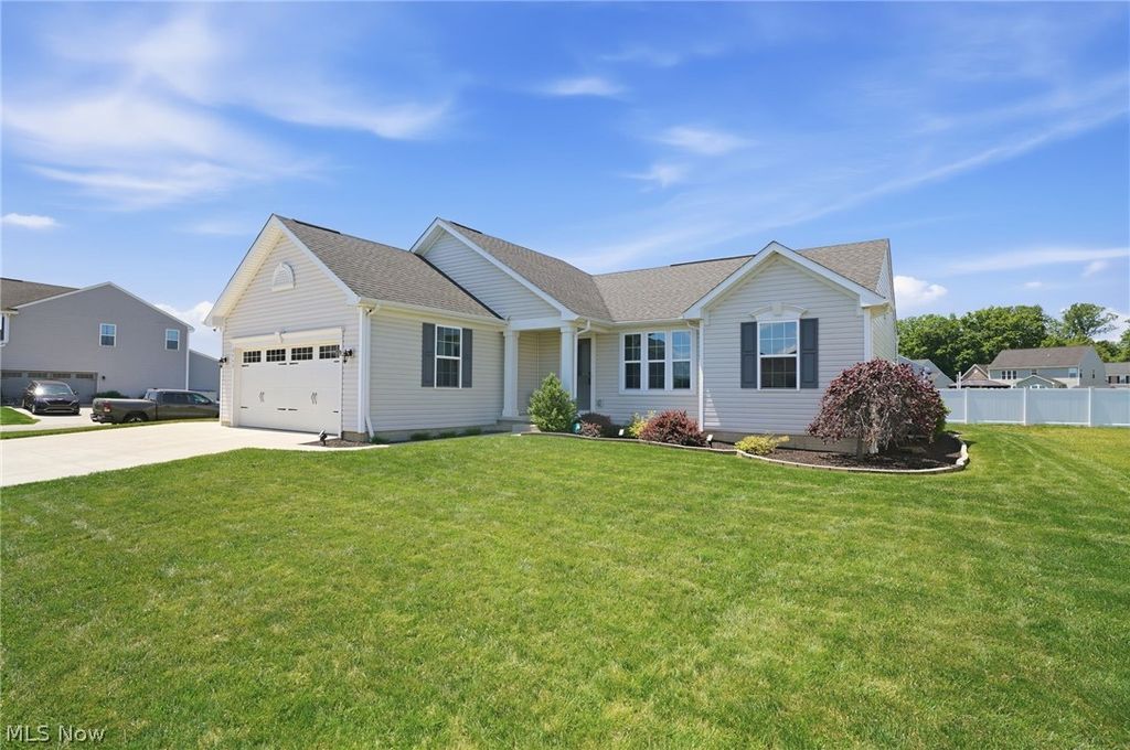 Photo of 4742 Gooseberry KNL, Brimfield, OH 44266 (MLS # 5214123)