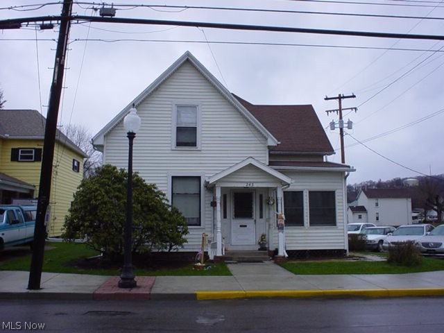 Main image without alt text