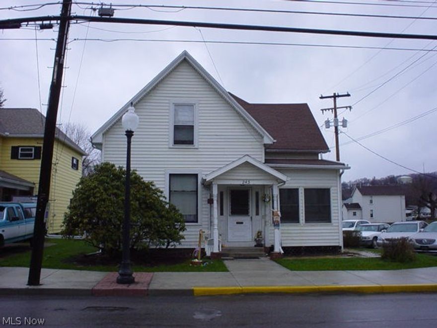 Spacious home on level lot features 4 BR, 2 full Baths, LR + main fl family rm, Formal DR, eat in kitchen, enclosed front porch & bonus sized 3 bay garage.
Walking distance to all amenities.  Priced to Sell