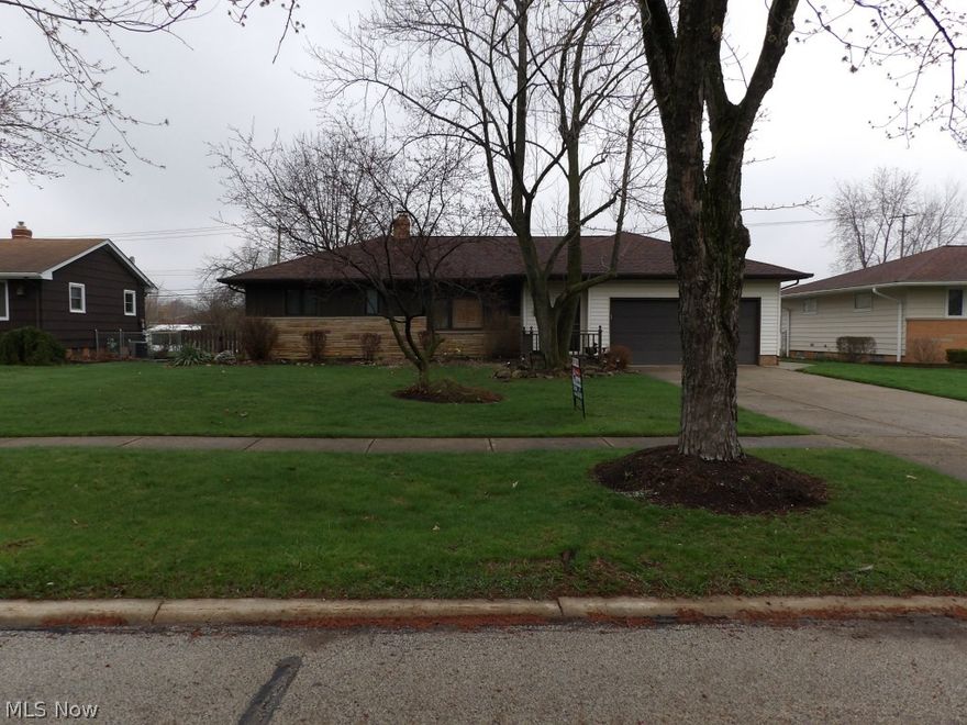 Top of the line updated(entire house) windows, roof, kitchen, carpet, bath, great fenced yard. Hot tub, retractable awing. Full basement, attached 2 car garage. Great rec center, quiet neighborhood.