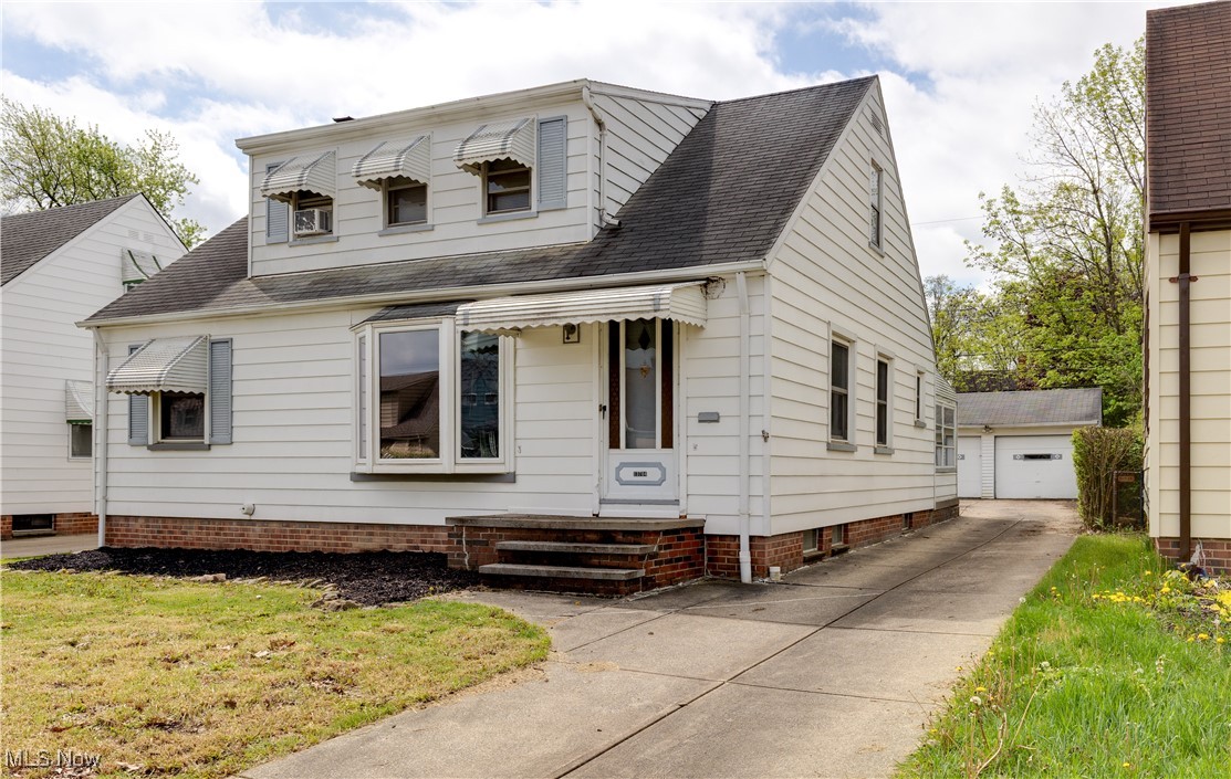 13704 Maple Leaf Drive, Garfield Heights, Ohio image 3