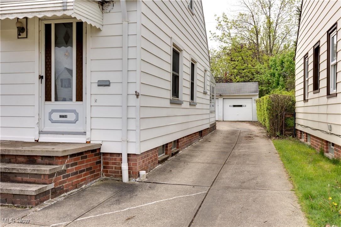 13704 Maple Leaf Drive, Garfield Heights, Ohio image 4