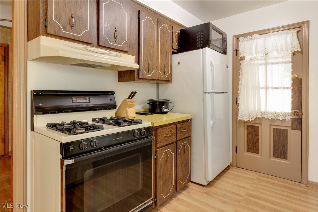 13704 Maple Leaf Drive, Garfield Heights, Ohio image 30