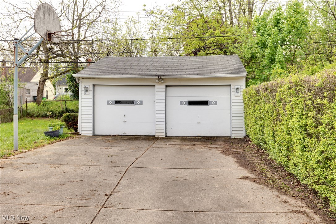 13704 Maple Leaf Drive, Garfield Heights, Ohio image 5