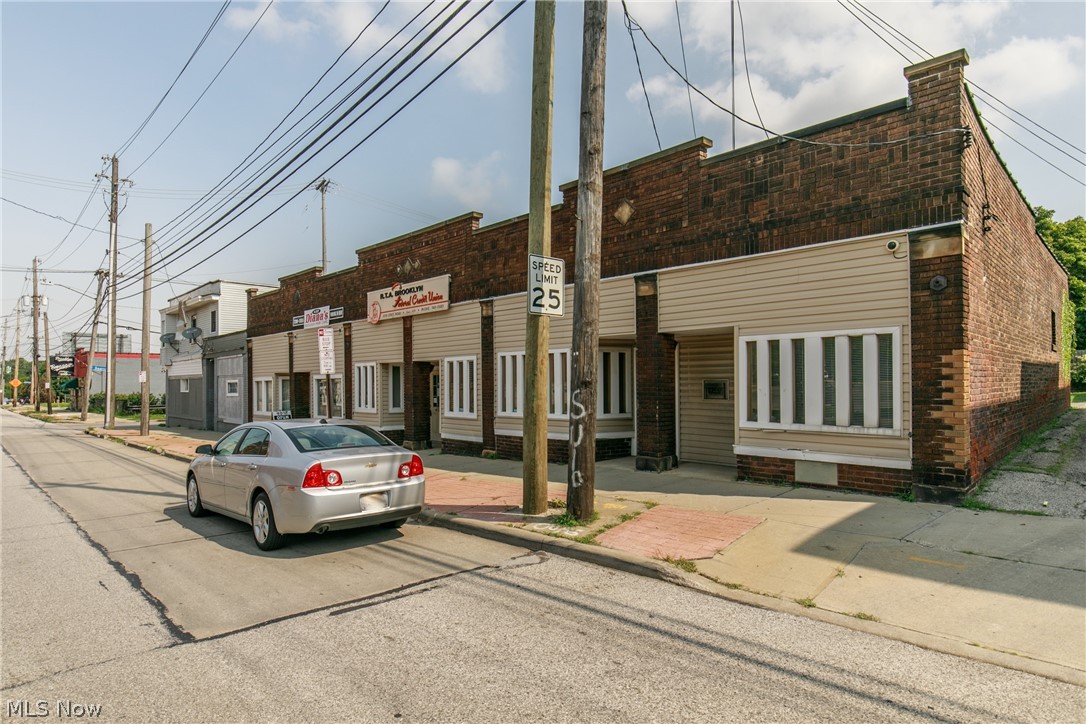 Fw Sears Sub - Commercial Lease